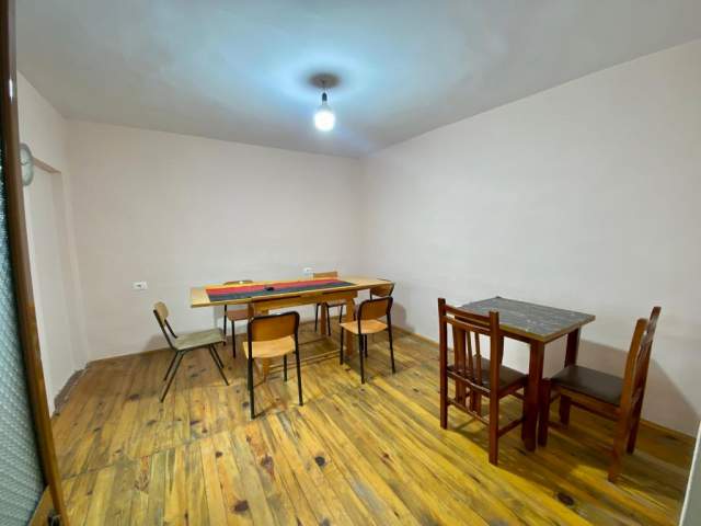 Tirane, jepet me qera Vile 2+1 Kati 1, 85 m² 320 Euro (Xhamlliku)