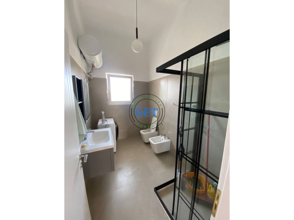 Durres, jepet me qera shtepi 3+1 Kati 0, 130 m² 300 € (Prane &quot;Royal Gas&quot;, Durres)