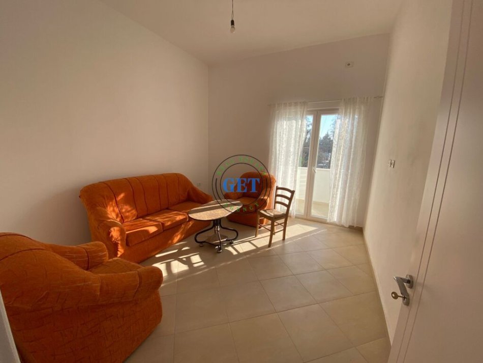 Durres, jepet me qera shtepi 3+1 Kati 0, 130 m² 300 € (Prane &quot;Royal Gas&quot;, Durres)
