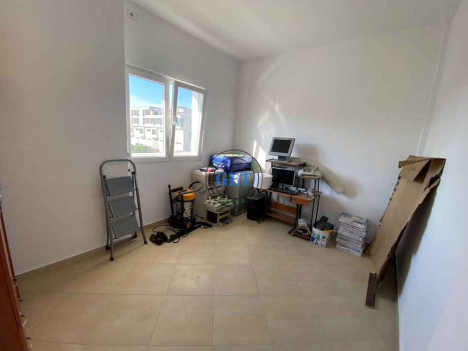 Durres, jepet me qera shtepi 3+1 Kati 0, 130 m² 300 € (Prane &quot;Royal Gas&quot;, Durres)