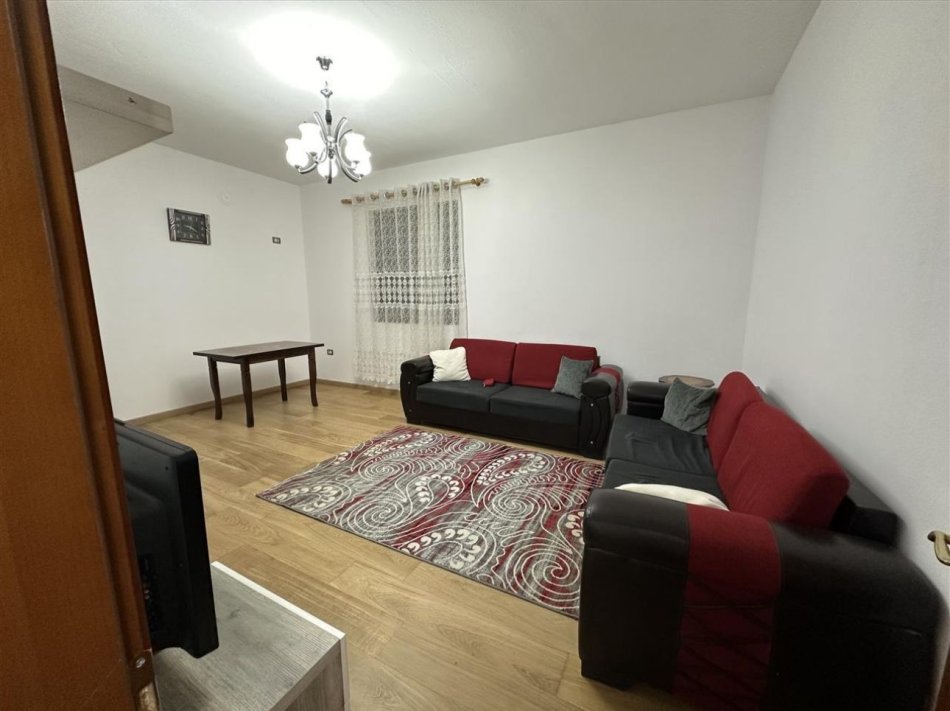 Tirane, jepet me qera apartament 1+1 Kati 1, 80 m² 300 € (Sauk)