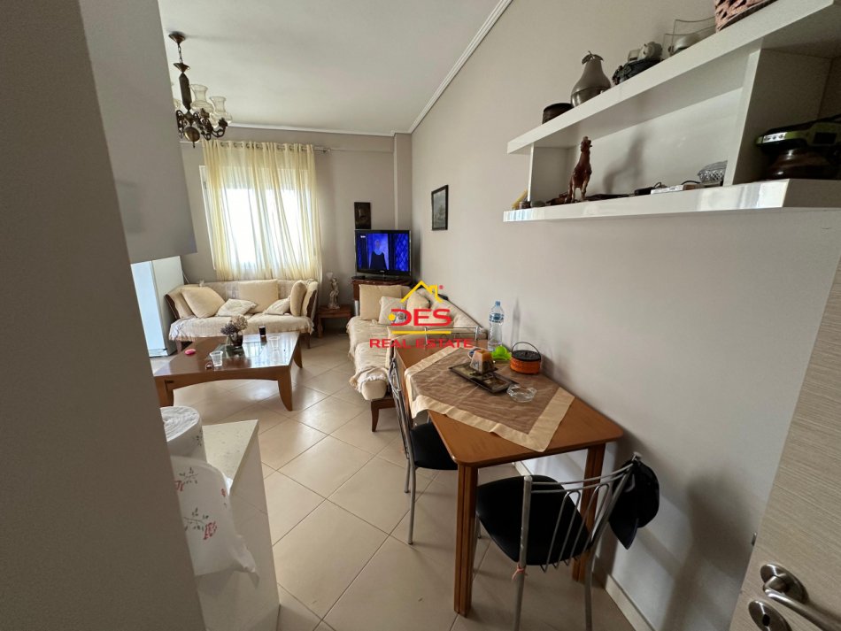 Shqiperi, jepet me qera apartament 1+1 Kati 5, 70 m² 450 € (Rruga Dhimiter Konomi)