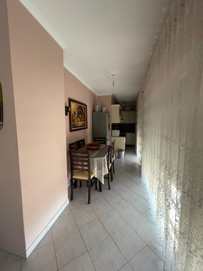 Tirane, jepet me qera apartament 2+1+Ballkon Kati 8, 100 m² 700 € (Dritan Hoxha)