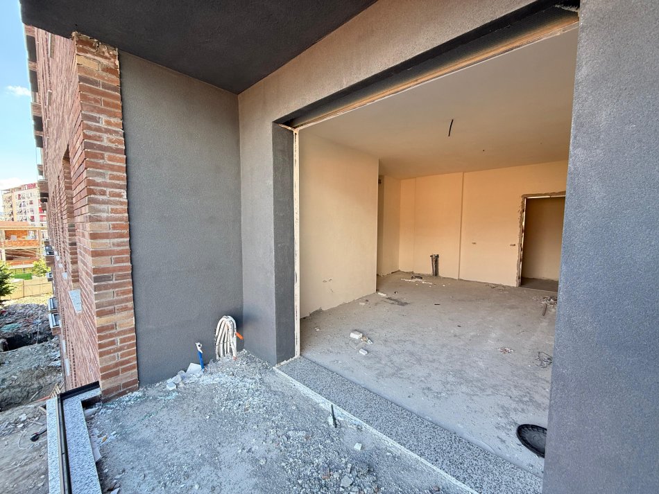 Tirane, shitet apartament 2+1 Kati 3, 93 m² 150.000 € (rruga 5 maji)