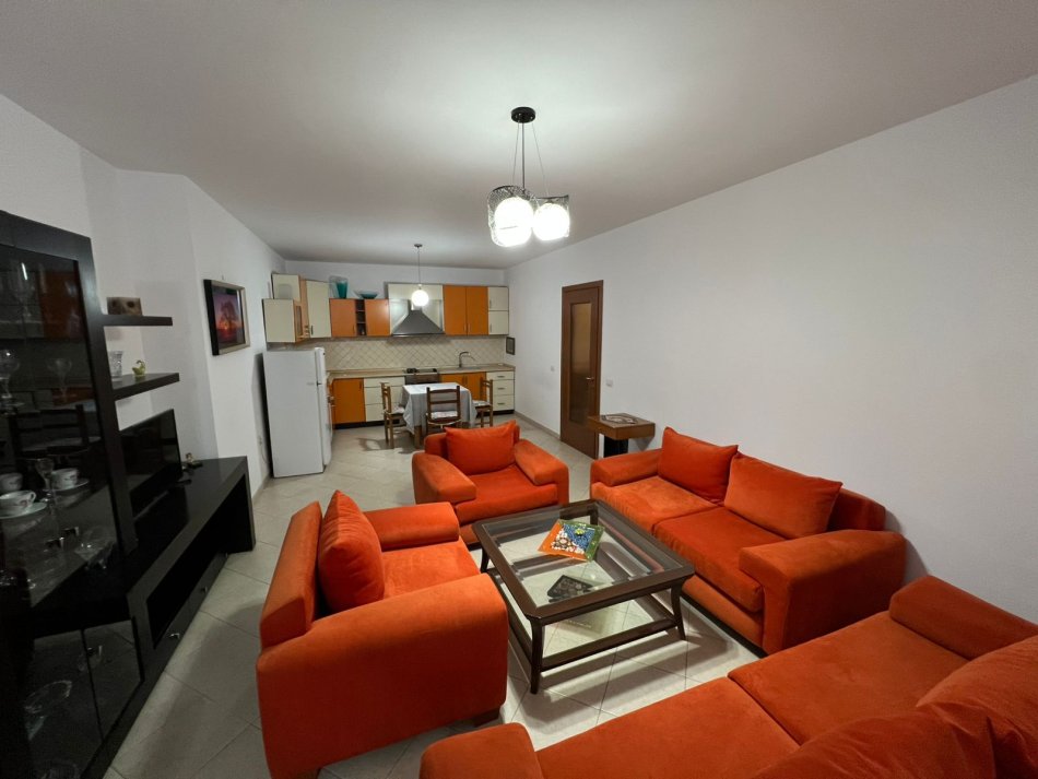 Tirane, jepet me qera apartament 2+1+Ballkon Kati 3, 112 m² 700 € (Zogu zi)
