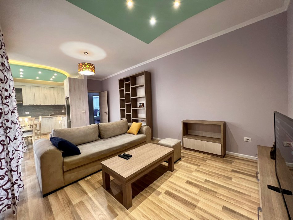 Tirane, jepet me qera apartament 1+1+Ballkon Kati 6, 76 m² 600 € (pazari i ri)