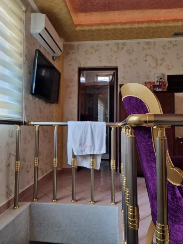 Tirane, jepet me qera ambjent biznesi 150 m² 1.000 Euro
