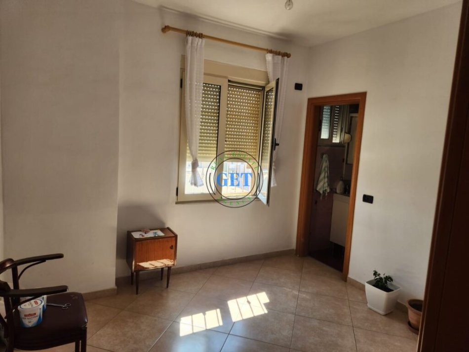 Durres, jepet me qera apartament 4+1 , 126 m² 300 € 