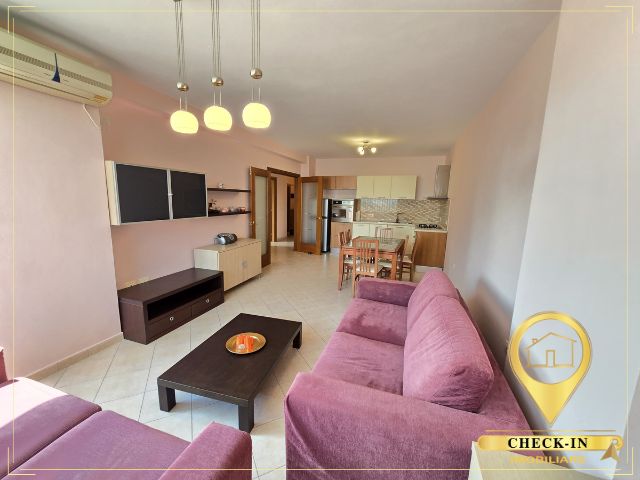 Tirane, jepet me qera apartament 2+1+Aneks+Ballkon Kati 3, 108 m² 800 € (Pazari i Ri)
