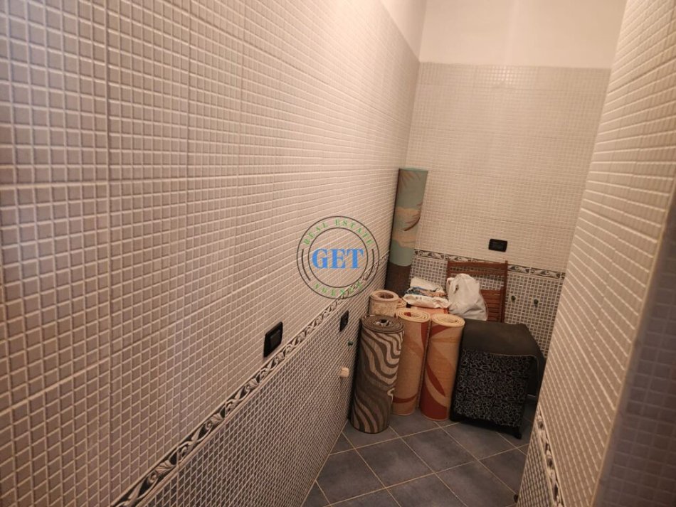 Durres, jepet me qera apartament 4+1 , 126 m² 300 € 