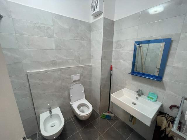 Tirane, jepet me qera apartament 1+1+BLK Kati 1, 80 m² 400 Euro (Laprake)