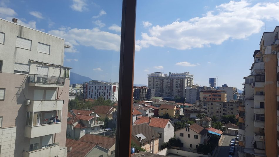 Tirane, jepet me qera apartament 1+1+Ballkon Kati 6, 70 m² 450 € (Don Bosko)