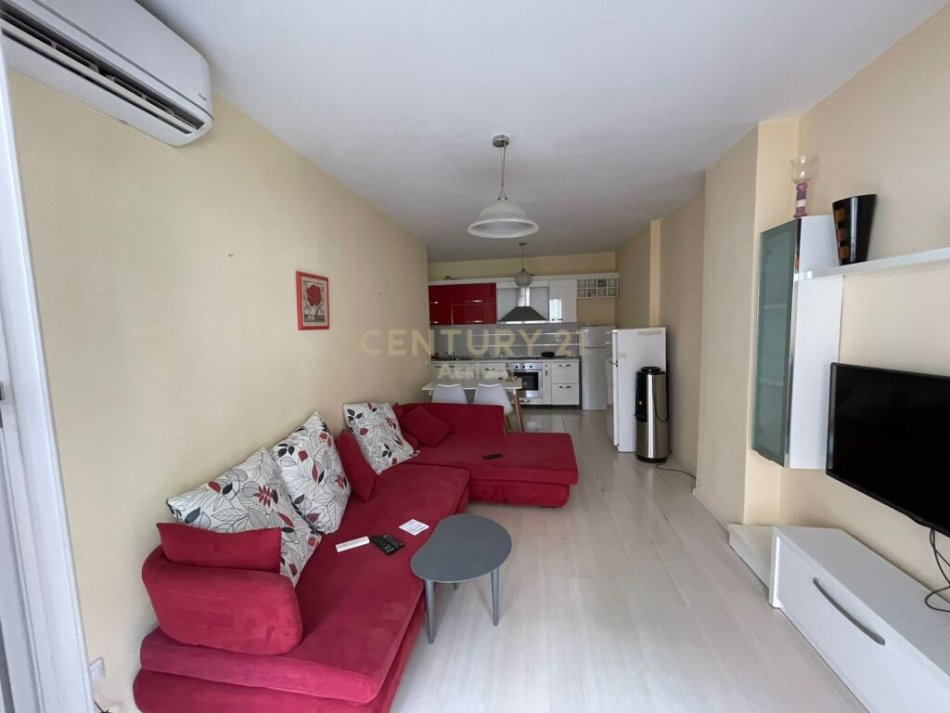 Tirane, jepet me qera 2+1+Ballkon Kati 3, 80 m² 550 € (pallat i ri prane 21 Dhjetorit .)