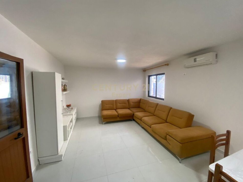 Tirane, jepet me qera apartament 2+1 Kati 1, 400 Euro/muaj (prane Bulevardit te ri ,Rruga Osman Jonuzi)