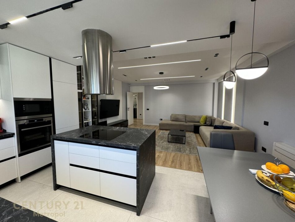 Tirane, shitet 2+1 Kati 9, 123 m² 290.000 € (apartament 2+1 me post parlkimi ne Myslym Shyri)