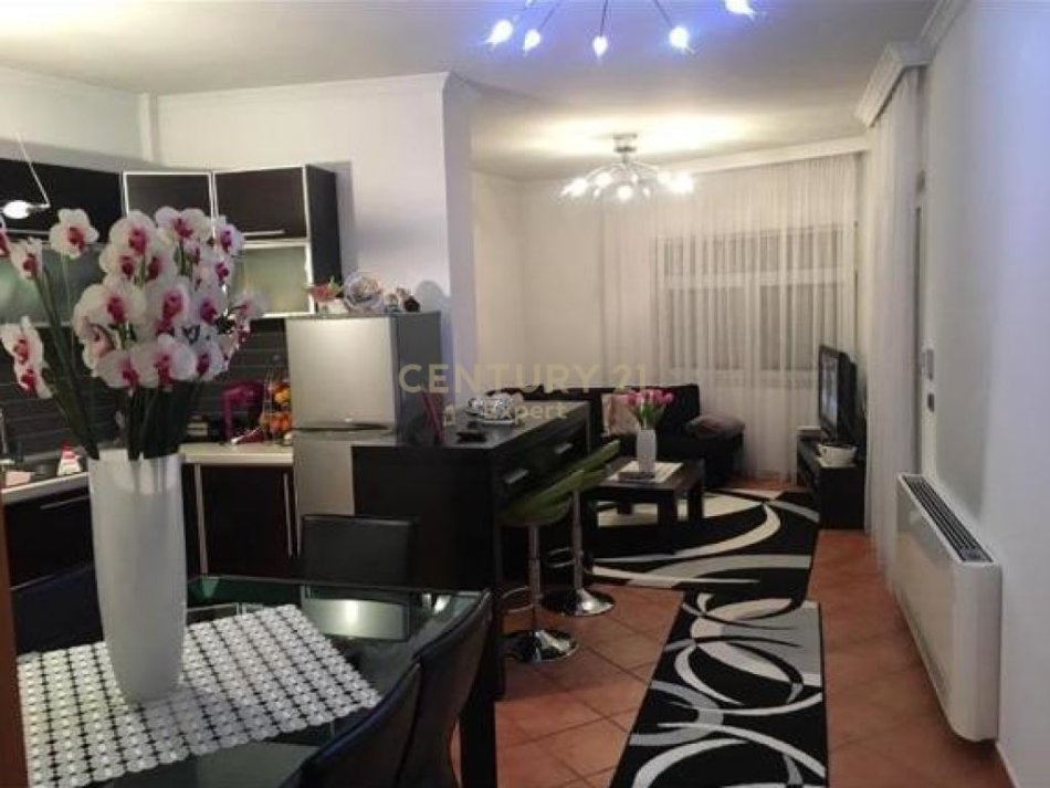 Tirane, shitet apartament 2+1+Ballkon Kati 8, 116 m² 159.000 € (Ne hyrja te rruges Don Bosko)