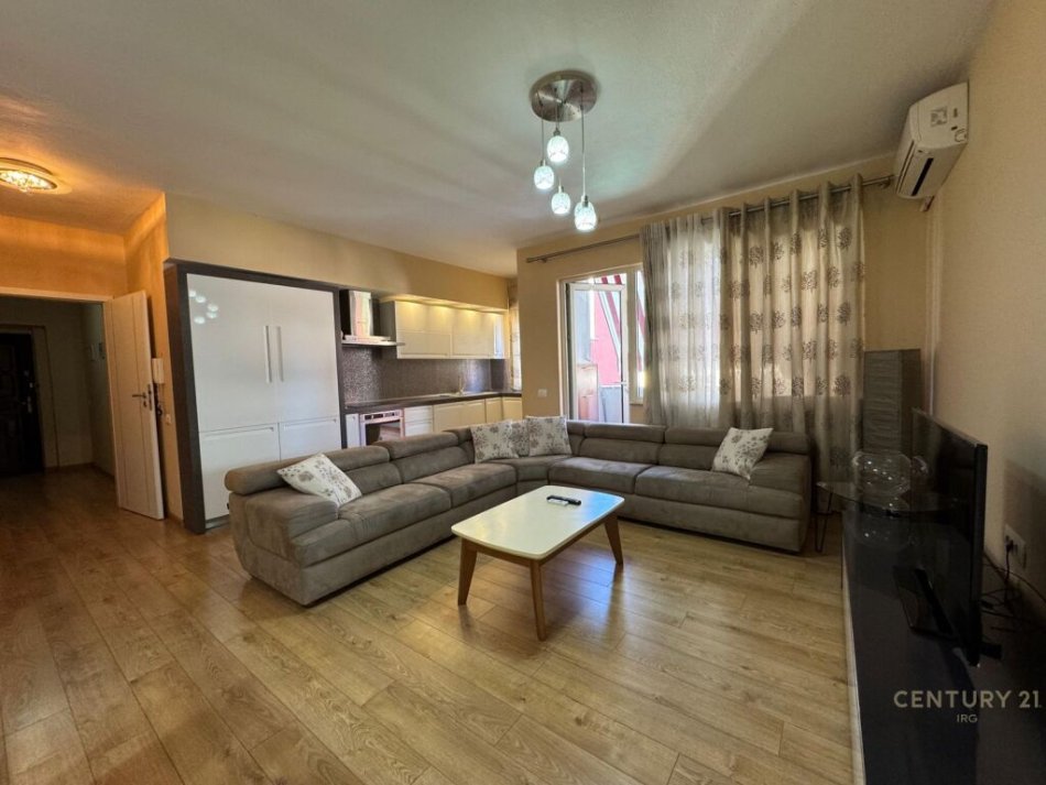 Tirane, jepet me qera apartament 1+1+Ballkon Kati 6, (prane rruges Myslym Shyri)