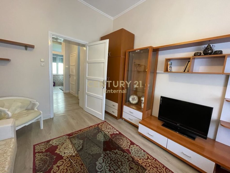 Tirane, jepet me qera apartament 1+1+Aneks Kati 2, 75 m² 500 € (rruga Bardhyl)