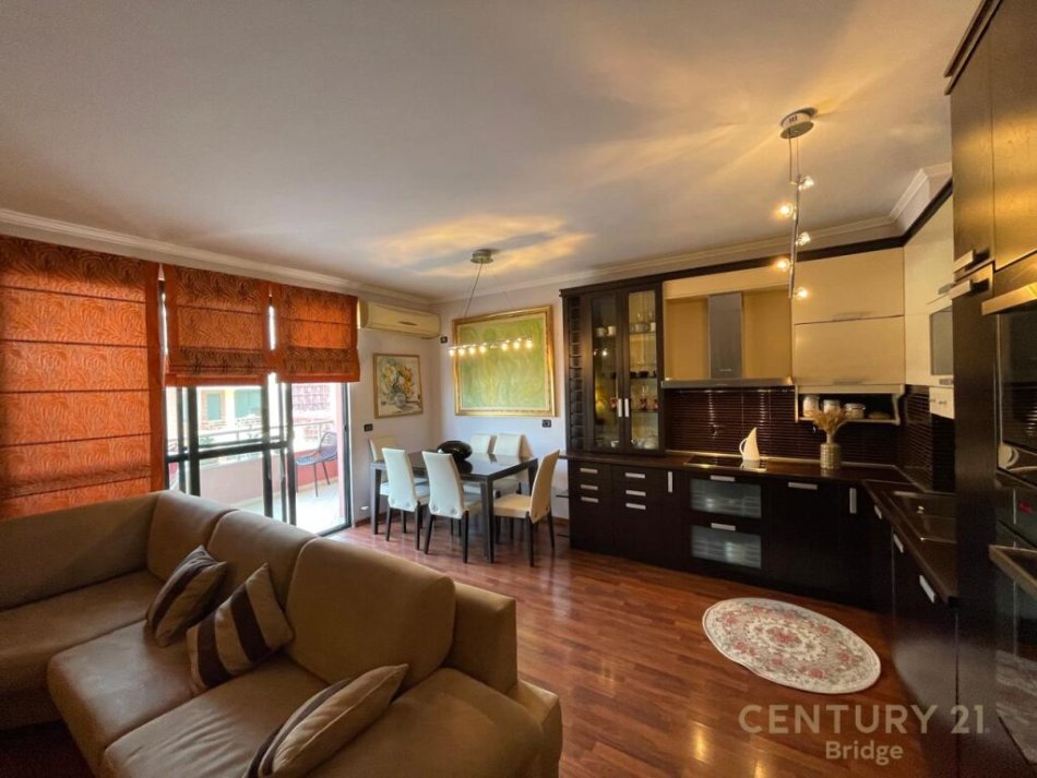 Tirane, shitet apartament 2+1+Ballkon , 107 m² 230.000 € (Apartament 2+1+2 për Shitje në zonen e 21 Dhjetorit, Tiranë)