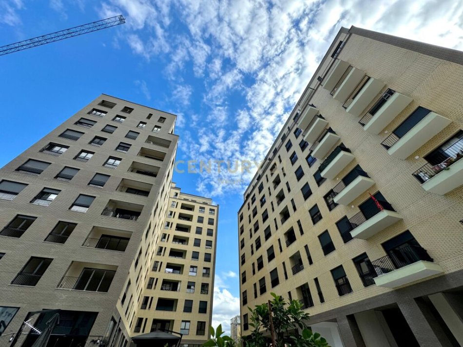 Tirane, shitet apartament 2+1+Ballkon Kati 2, 103 m² 165.000 € (ISH FUSHA E AVIACIONIT)