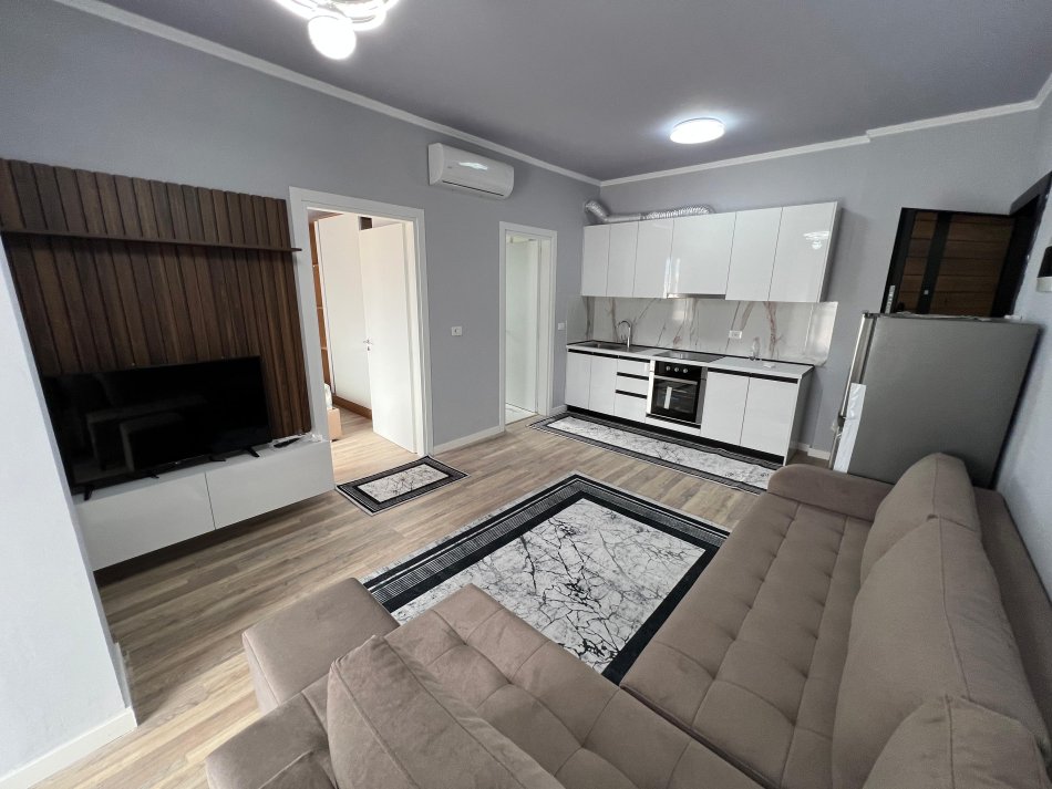 Tirane, jepet me qera apartament 1+1 Kati 9, 47 m² 500 € (rruga 5 maji)