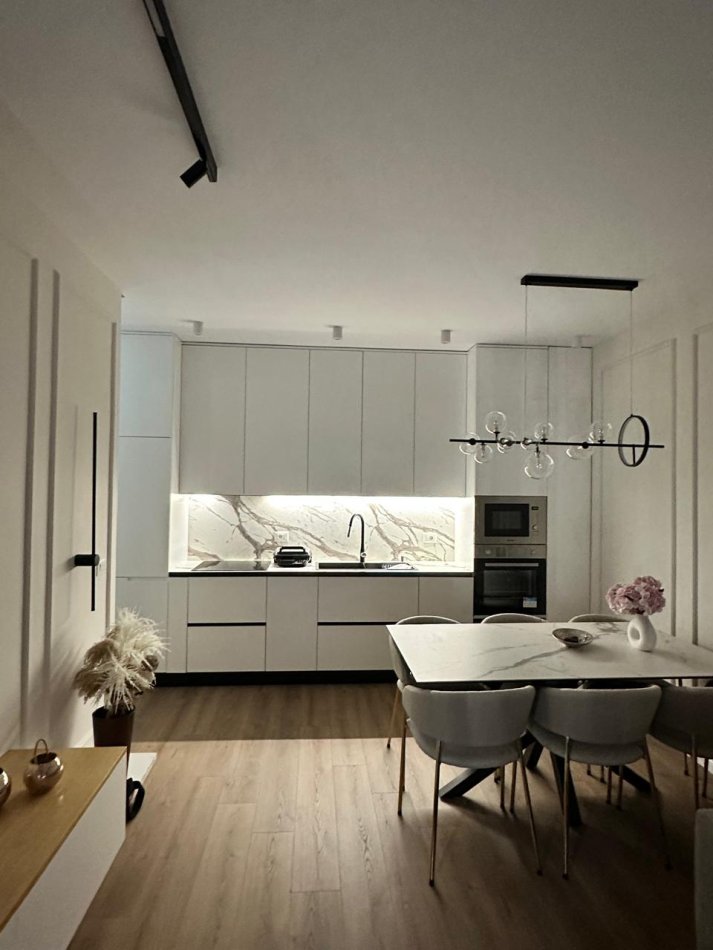 Tirane, jepet me qera apartament 2+1+Ballkon Kati 7, 100 m² 1.000 € (Porcelan)