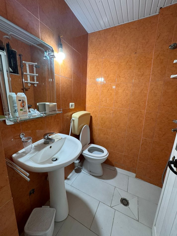 Durres, jepet me qera bar-resorant Kati 4, 540 m² 40.000 € (Golem)