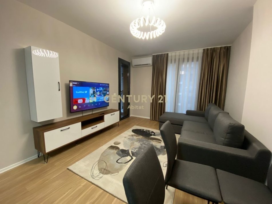 Tirane, jepet me qera 450Euro/Muaj apartament 1+1 Kati 7, (Kompleksi Zirkon (prane QSUT))