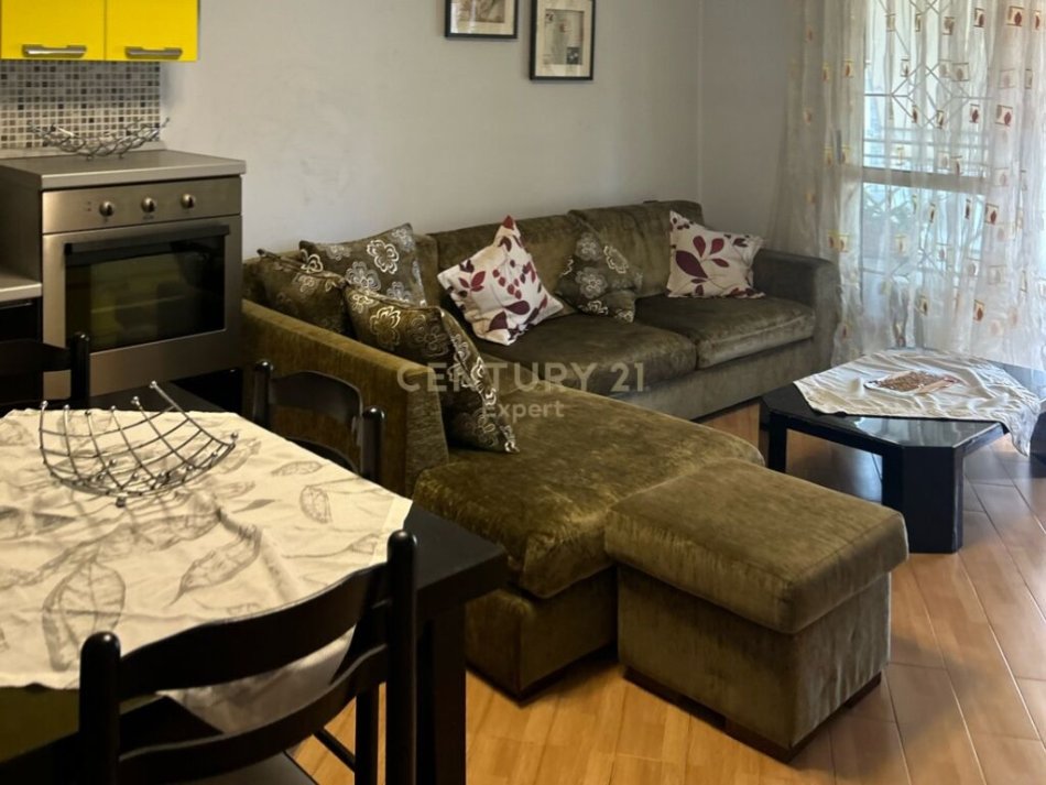 Tirane, jepet me qera apartament 2+1 Kati 7, 72 m² 530 € (Komunen e Parisit)
