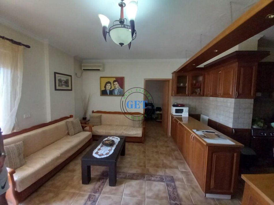 Durres, jepet me qera apartament 2+1+Ballkon Kati 7, 100 m² 300 € 