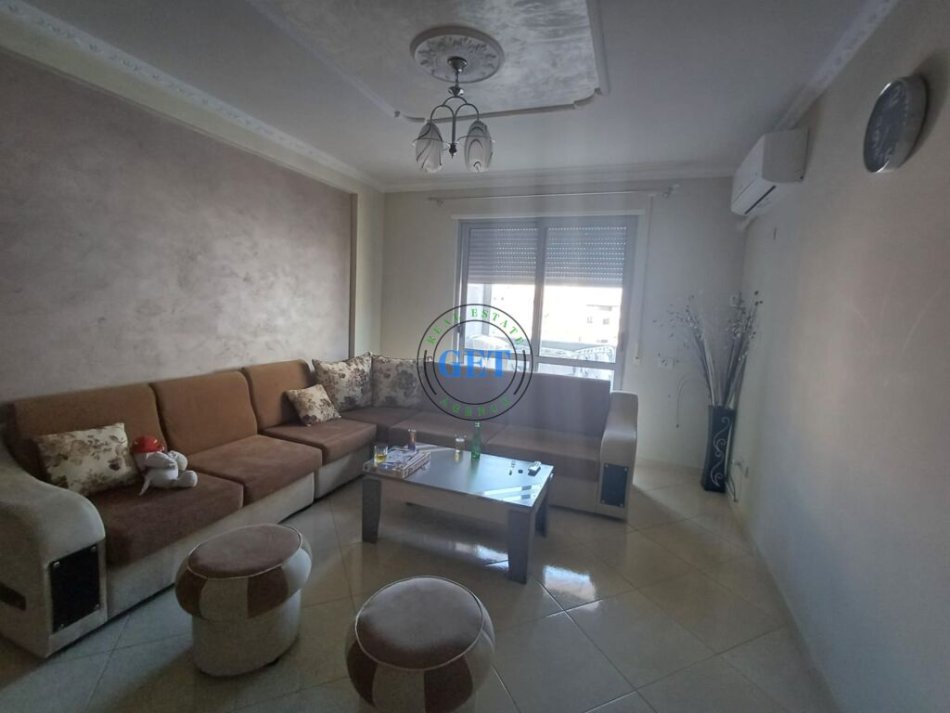 Durres, jepet me qera apartament 2+1+Ballkon Kati 5, 85 m² 400 € (Plazh Hekurudha)
