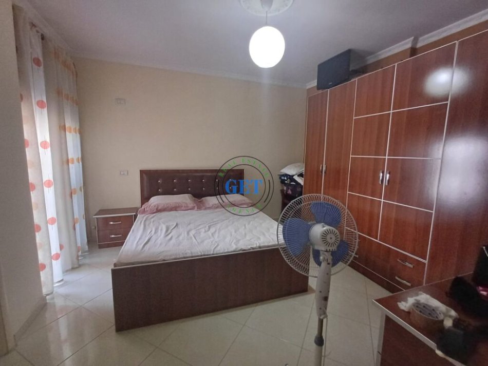 Durres, jepet me qera apartament 2+1+Ballkon Kati 5, 85 m² 400 € (Plazh Hekurudha)