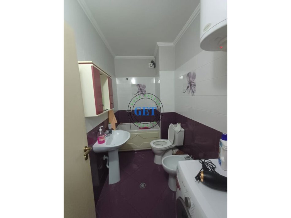 Durres, jepet me qera apartament 2+1+Ballkon Kati 5, 85 m² 400 € (Plazh Hekurudha)
