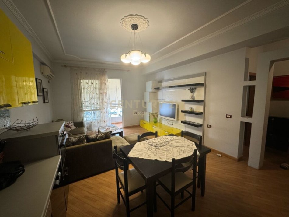 Tirane, jepet me qera apartament 2+1 Kati 7, 72 m² 530 € (Komunen e Parisit)