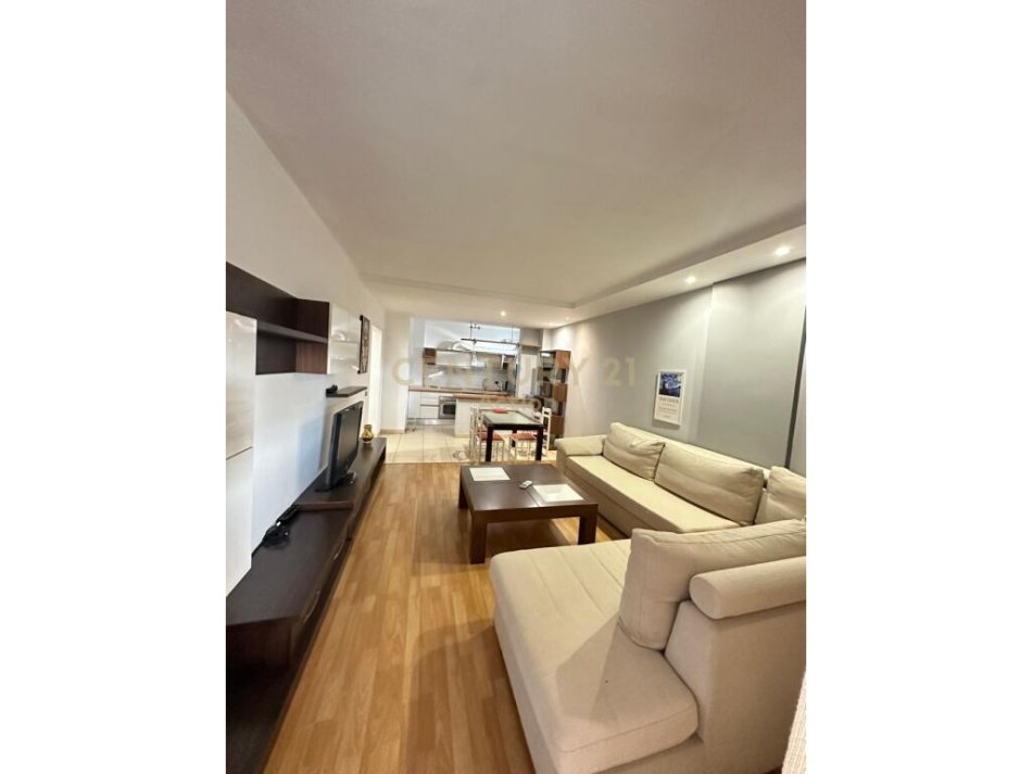 Tirane, jepet me qera apartament 2+1 Kati 7, 127 m² 650 € (apartament 2+1+verande tek pazari i ri!)