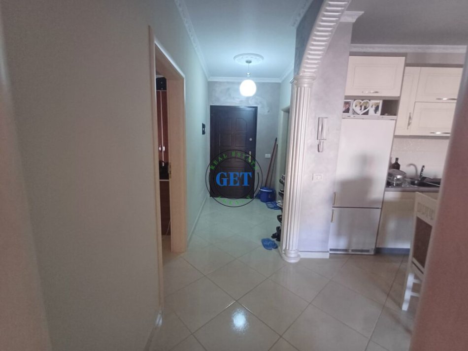 Durres, jepet me qera apartament 2+1+Ballkon Kati 5, 85 m² 400 € (Plazh Hekurudha)