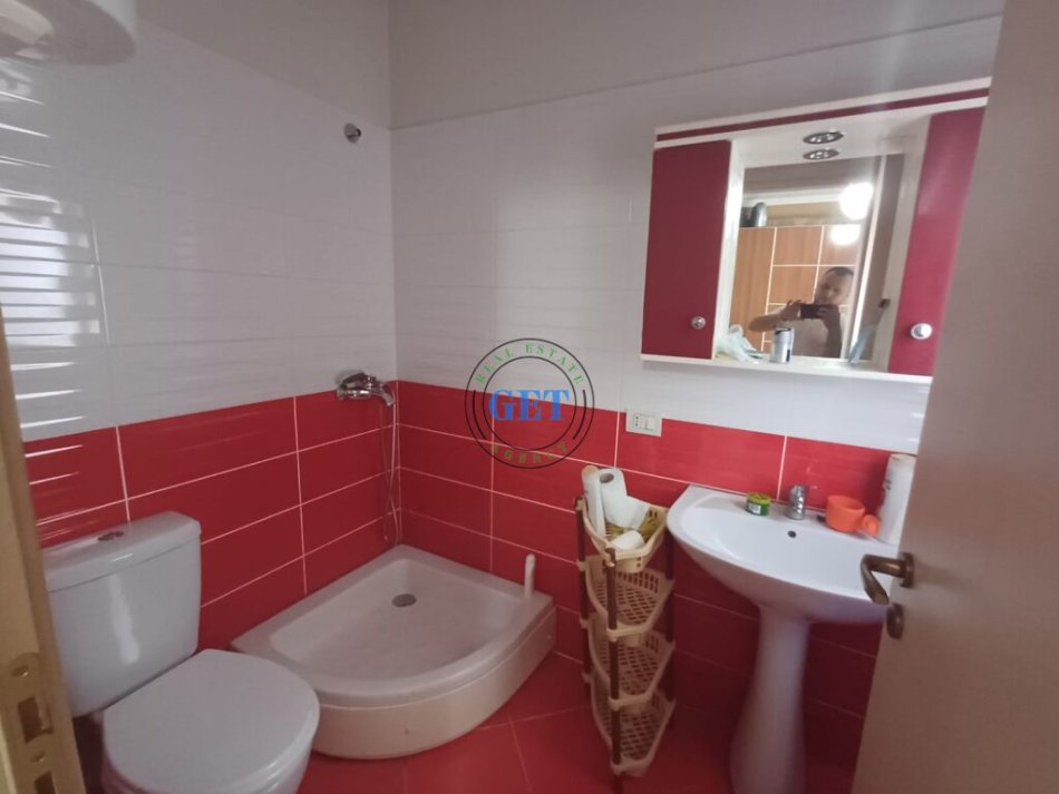 Durres, jepet me qera apartament 2+1+Ballkon Kati 5, 85 m² 400 € (Plazh Hekurudha)