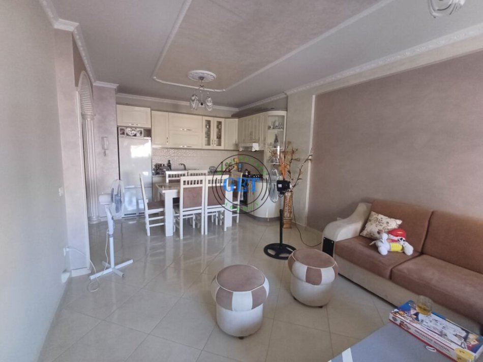 Durres, jepet me qera apartament 2+1+Ballkon Kati 5, 85 m² 400 € (Plazh Hekurudha)
