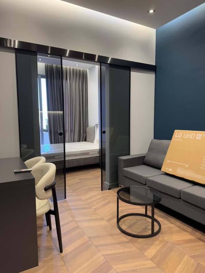 Tirane, jepet me qera 1+1 Kati 5, 65 m² 530 € (liqeni i thate)