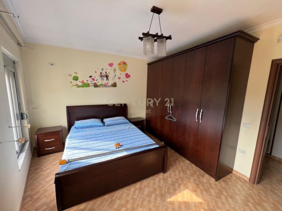 Tirane, jepet me qera apartament 2+1 Kati 5, 96 m² 500 € (tek Shkolla e Bashkuar, pallat i ri)
