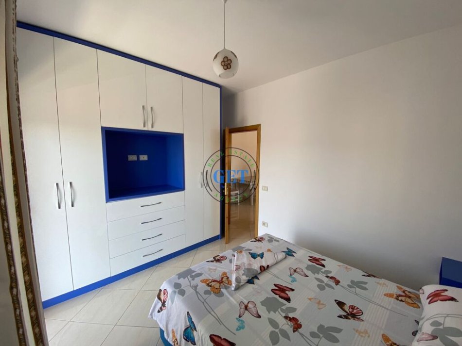 Durres, jepet me qera apartament 2+1+Ballkon Kati 10, 85 m² 400 € (Stacioni i Trenit, Durrës)