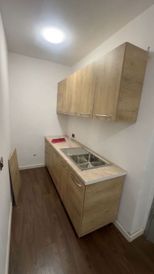 Tirane, jepet me qera garsonier 1+1 Kati 1, 35 m² 350 € (Vasil Shanto)