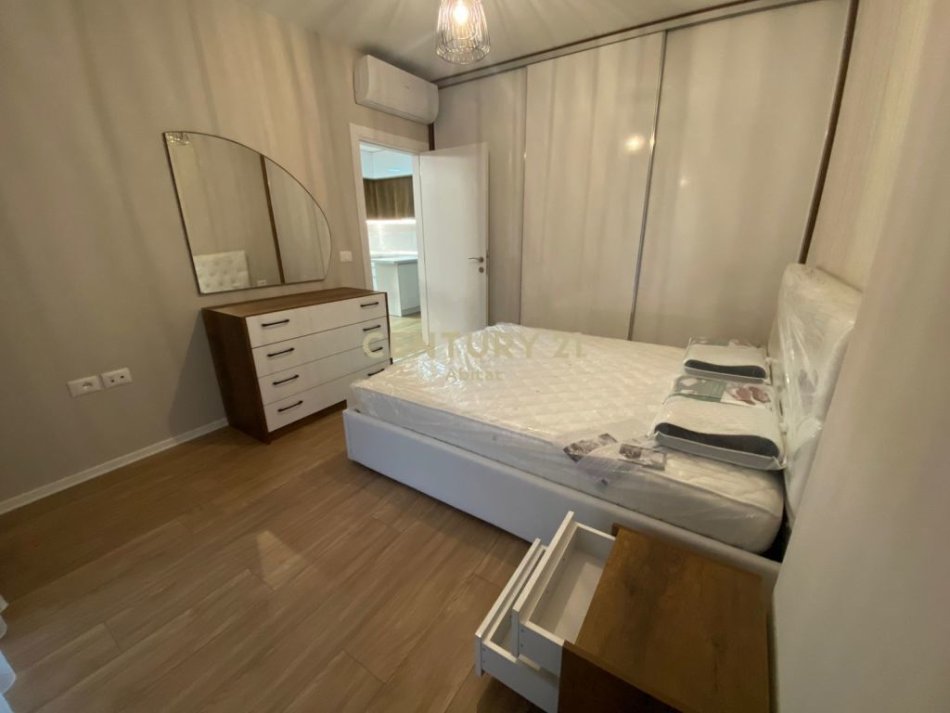 Tirane, jepet me qera 450Euro/Muaj apartament 1+1 Kati 7, (Kompleksi Zirkon (prane QSUT))