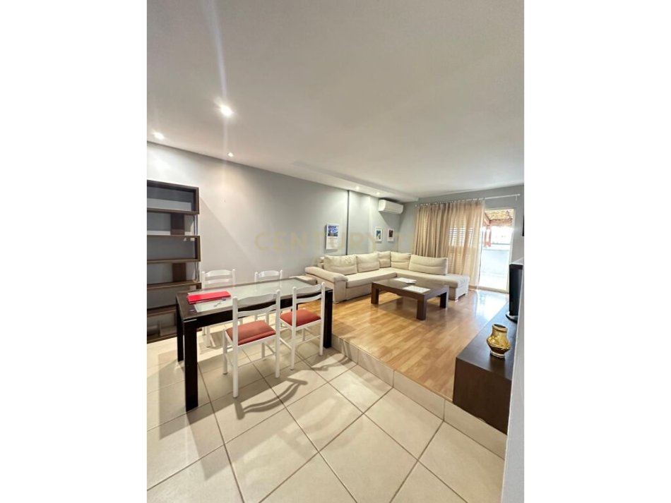 Tirane, jepet me qera apartament 2+1 Kati 7, 127 m² 650 € (apartament 2+1+verande tek pazari i ri!)