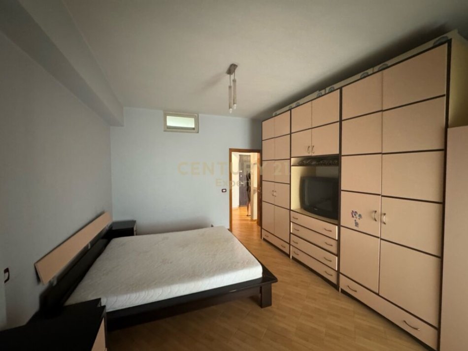 Tirane, jepet me qera apartament 2+1 Kati 7, 72 m² 530 € (Komunen e Parisit)