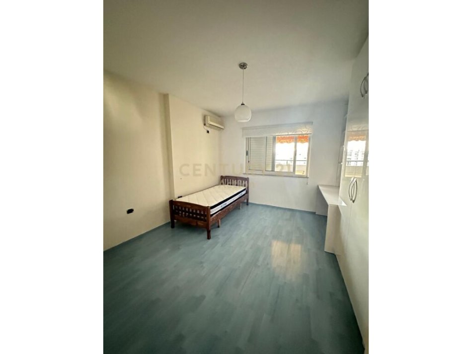 Tirane, jepet me qera apartament 2+1 Kati 7, 127 m² 650 € (apartament 2+1+verande tek pazari i ri!)