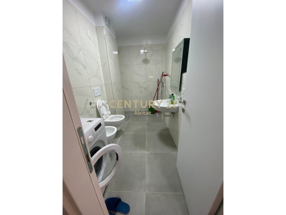 Tirane, jepet me qera 450Euro/Muaj apartament 1+1 Kati 7, (Kompleksi Zirkon (prane QSUT))