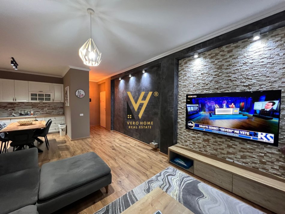 Tirane, jepet me qera apartament 2+1+Ballkon Kati 3, 130 m² 800 € (KOPSHTI BOTANIK)