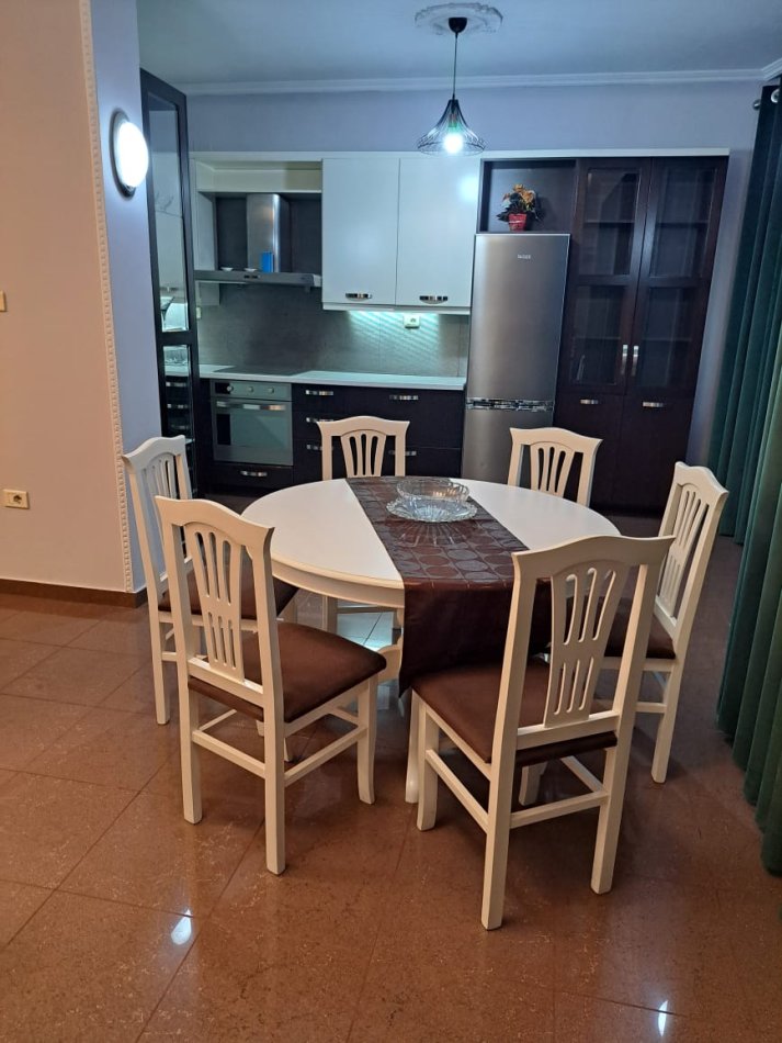 Tirane, jepet me qera apartament 2+1 Kati 2, 135 m² 800 € (Pazari i Ri)