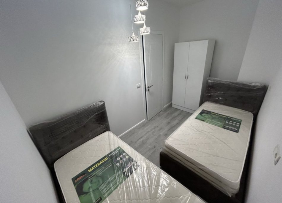 Tirane, jepet me qera apartament 2+1 Kati 3, 80 m² 670 € (5 maji prane qendres emerald)